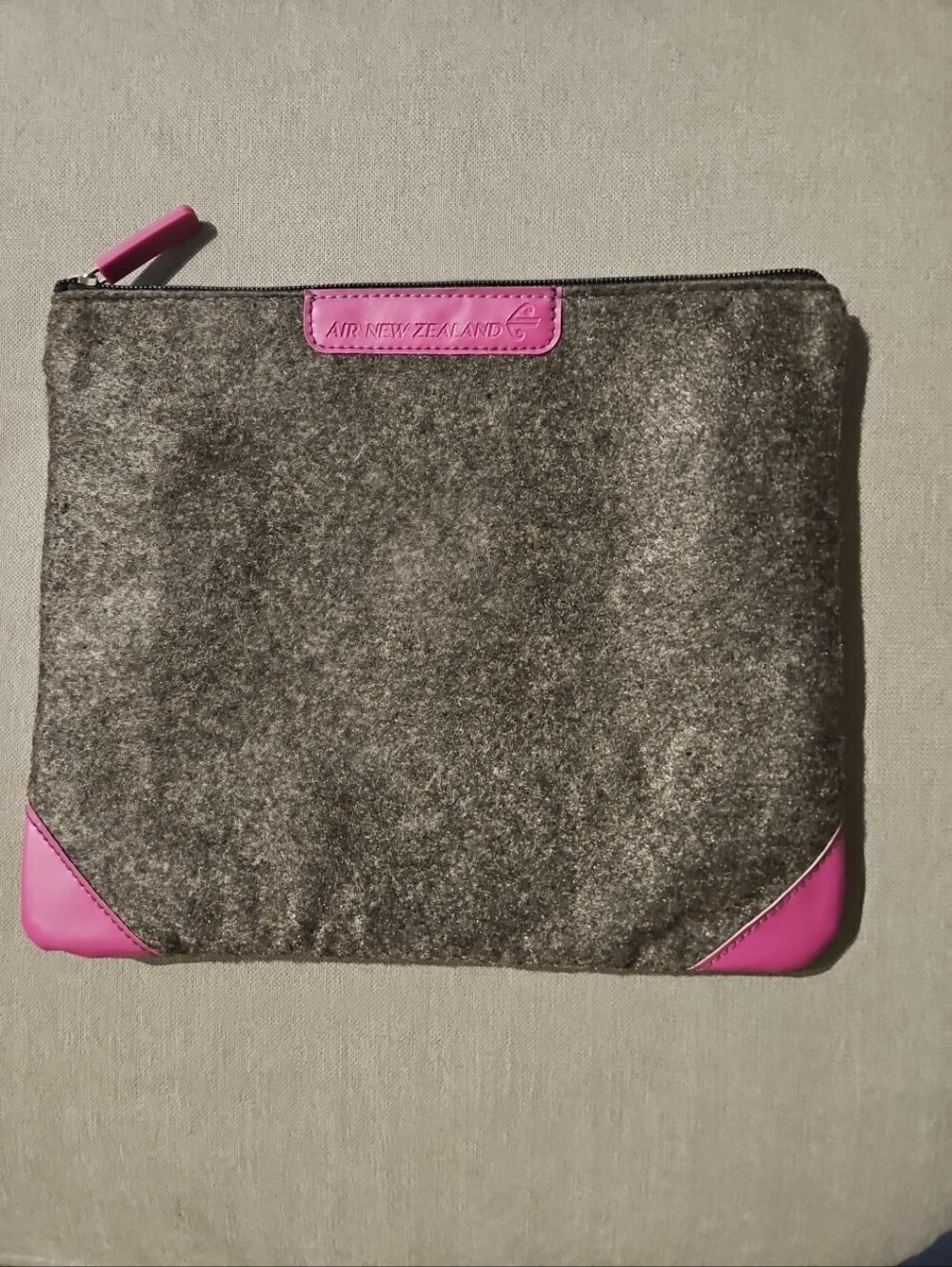 Air New Zealand Airline Amenity Kit Travel Pouch Gray Purple